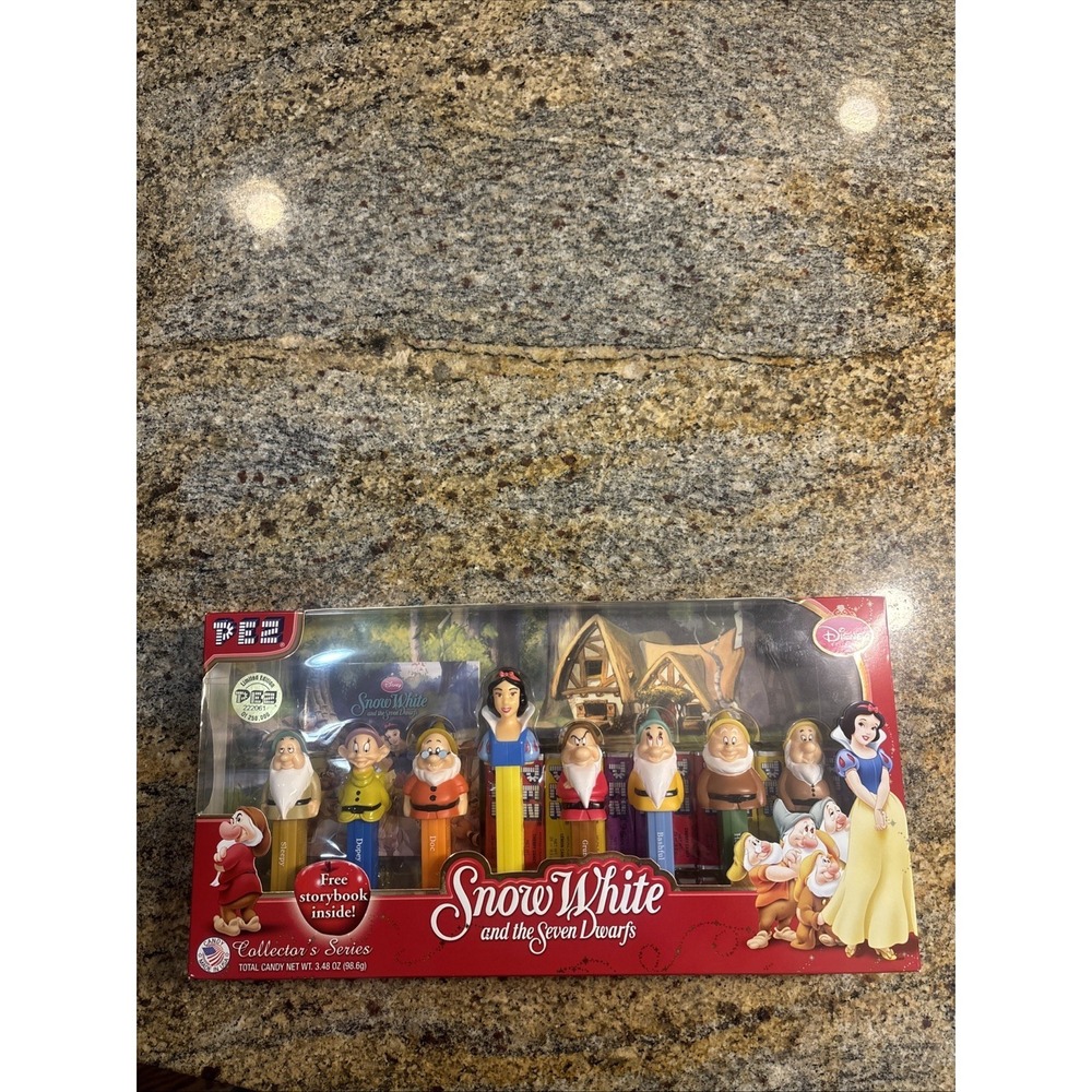 NIB Snow White and the Seven Dwarfs PEZ‎ Dispenser Set Storybook Limited Edition